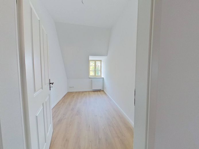 Traumhafte 3-Zi.-Dachgeschosswohnung in historischem Ambiente am Schloss – Ansicht I: Schlafzimmer II