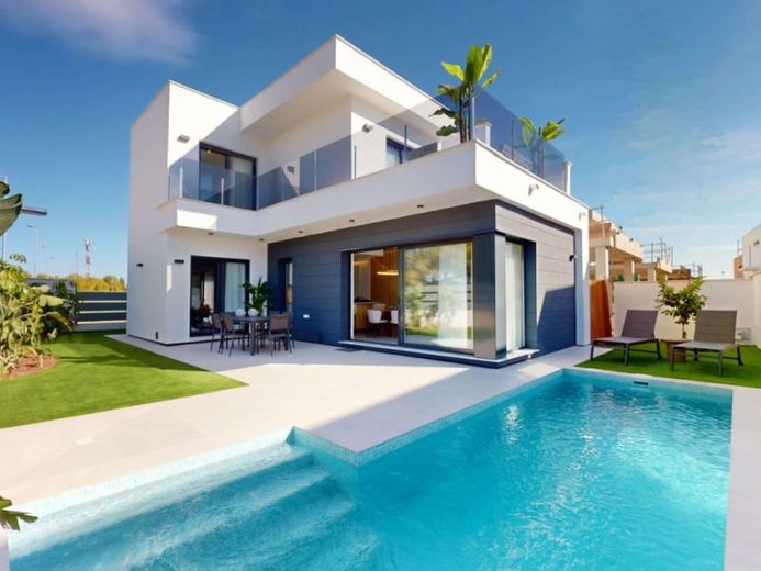Wunderschöne Luxusvilla mit eigenem Pool in privater Golfanlage – Foto 1