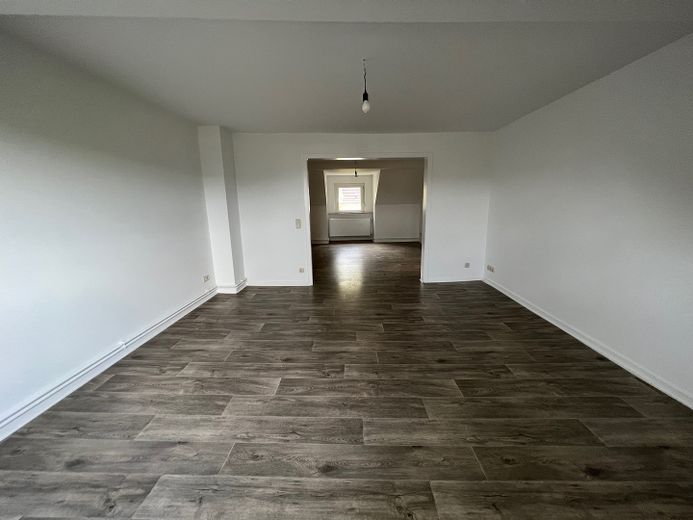 Elberfeld Hainstrasse Katernberg Appartamento mansardato bello e modernizzato – Durchblick Wohnzimmer