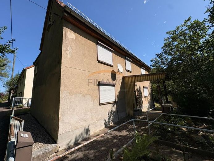 Casa unifamiliare con ampio terreno e potenziale di personalizzazione a Zschaitz-Ottewig – Foto 1