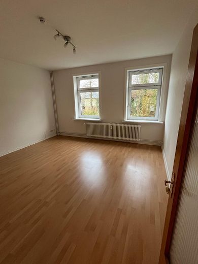 Attraktive 2-Zi Wohnung (1.OG) in ruhiger Lage mit großem Garten in Windbergen – Zimmer 1