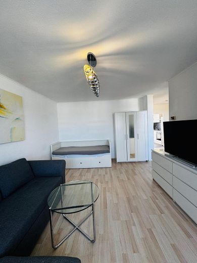 Charmante möblierte 2,5 Zimmer Wohnung in München Hadern - hell & ruhig – Wohnzimmer.