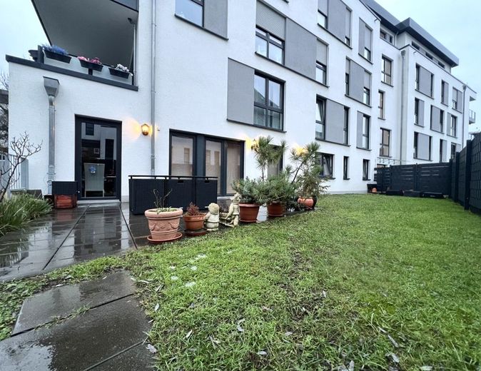 Gevelsberg-Stadtmitte: Kapitalanlage Neuw. Eigentumswohnung, vermietet mit Garten und TG-Stellplatz – Garten mit Terrasse