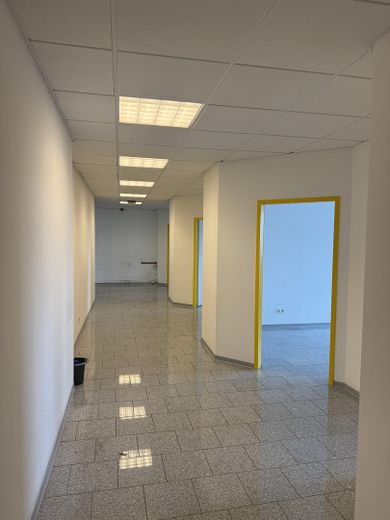 Praxis- und Büroobjekt in zentraler Lage und barrierefreiem Zugang – Foto 4