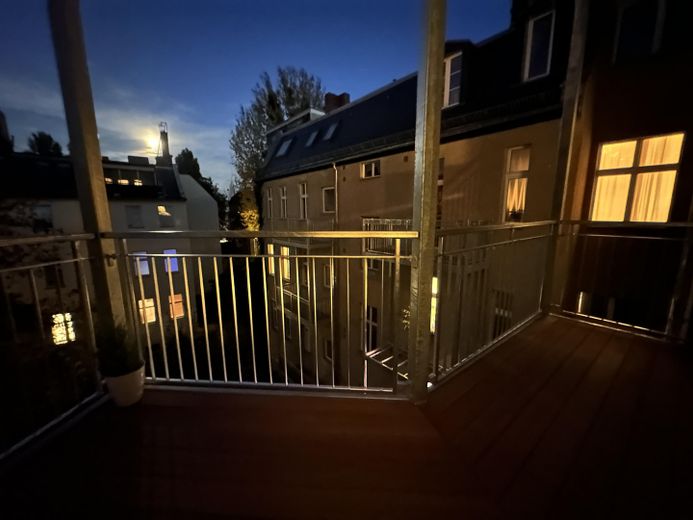 Luminoso appartamento arredato in edificio d’epoca con balcone a Berlino-Friedenau – Balkon
