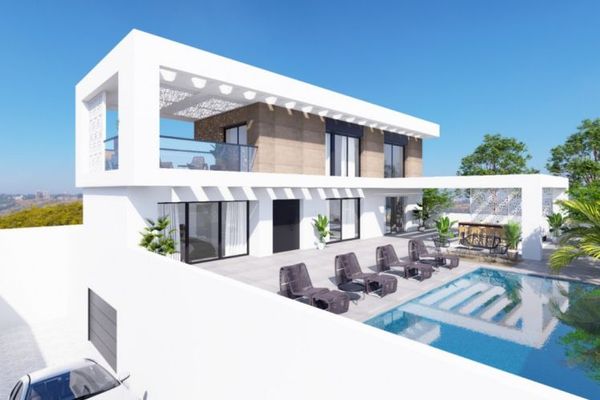 Luxuriöse Villa mit Pool und schöner Aussicht