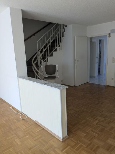 Entspanntes Wohnen zwischen Freiberg und Dresden – Treppenaufgang Wohnzimmer