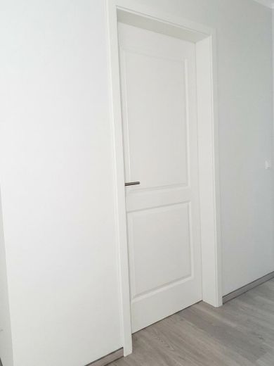 Новозбудована половина двоквартирного будинку типу бунгало в тихому зеленому передмісті Котбус-Кікебуш – Hochwertige Zimmertüren