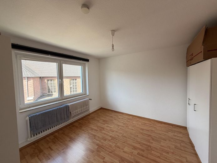 City, gut geschnittene schöne 3-Zimmer Wohnung an der Lorettostraße/Ecke Bilker Allee – Wohnzimmer Bild 2