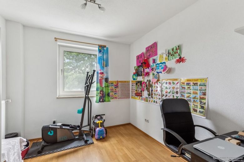 En iyi konumda yatırım fırsatı: Parkstadt Bogenhausen'de yeşil manzaralı kiralık 3 odalı daire – Kind - Arbeiten