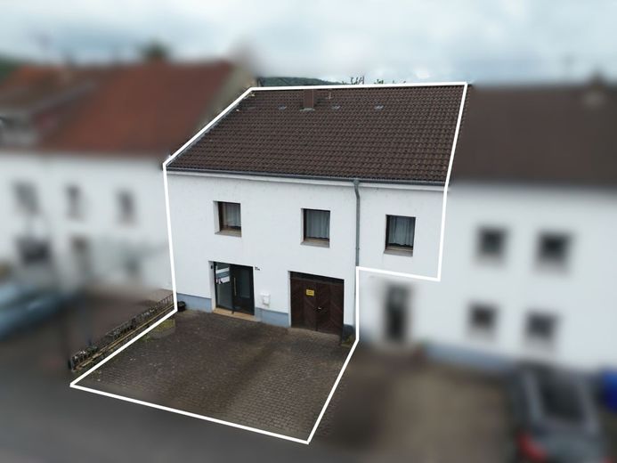 Viel Raum für die Familie: Einfamilienhaus in angenehmer ruhiger Lage – Bild 2