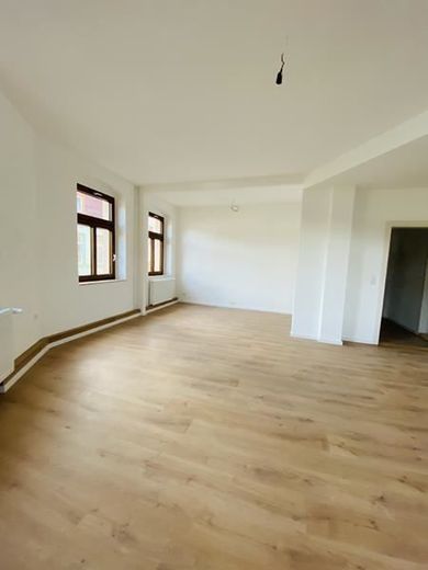 2-Zimmer mit neuem Laminat, neuem Bad mit Wanne und Dusche und in zentraler Lage! – IMG_9985