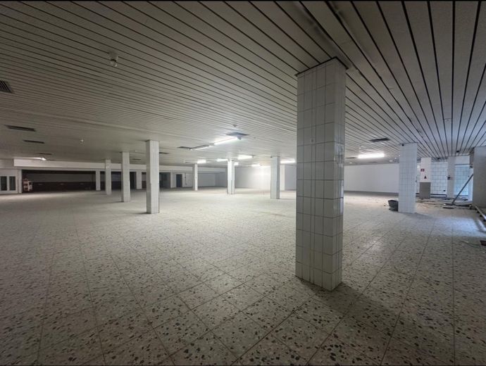 Ladenlokal Einzelhandel Halle Lager Praxis Gewerbe Gastro Sporthalle Freizeit zu vermieten – Foto 18