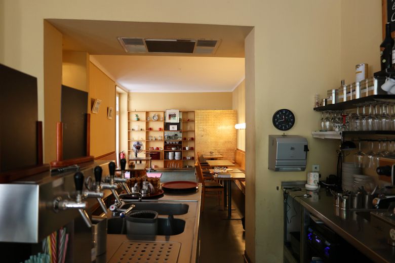 Complesso storico residenziale e commerciale con guest house a Berlin-Mitte – Sophienstraße – Restaurant Thekensicht Küche