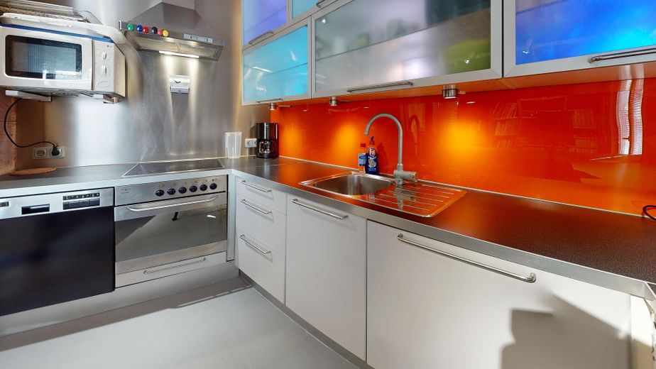Einzigartig im Umkreis: 278m² Design-Loft-Halle + 100m² Büro-Obergeschoss, genehmigt als Wohnraum – Küche im Erdgeschoss
