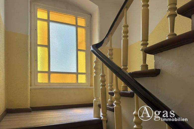 Charmante 2-Zimmer-Wohnung mit Balkon im Herzen von Berlin-Charlottenburg – Hausflur