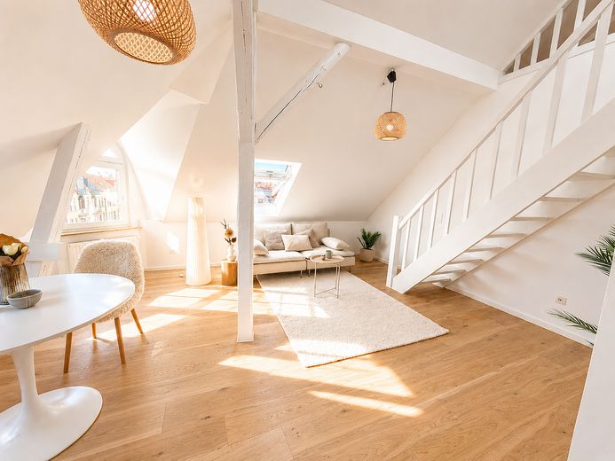 **Traumhafte Maisonette-Wohnung in der Andreasvorstadt** Sofort einziehen // ohne Provision – Wohnen