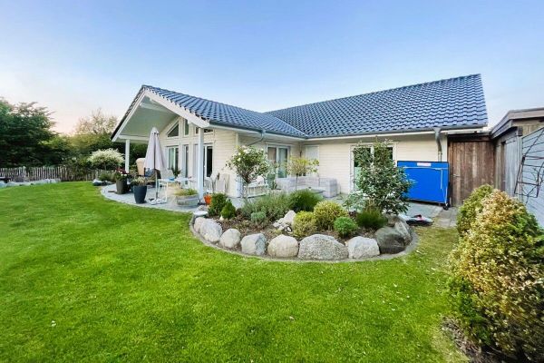 Modernes Einfamilienhaus in ruhiger Sackgassenlage - flexibel wohnen mit separatem Praxisbereich