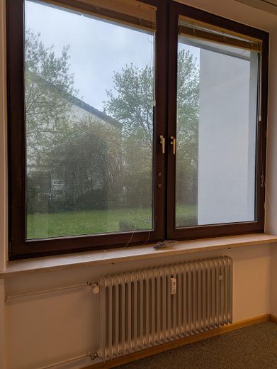##Exklusives Laden-/Bürolokal (56 m²)# in Germering: Top-Frequenzlage am "Kleinen Stachus" – Abgesperrter Garten