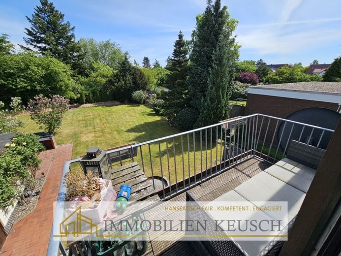 Viel Platz auf Traumgrundstück – 2-Familienhaus mit Doppelgarage – Foto 1