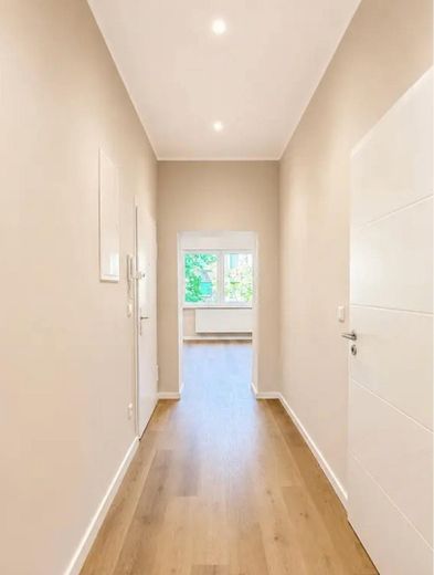 provisionsfrei: sanierte 2 Zimmer Wohnung in Düsseldorf Derendorf – Flur