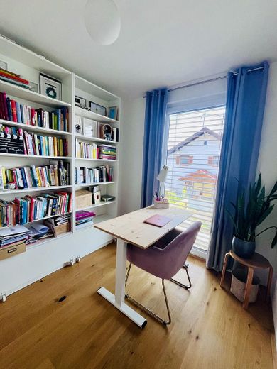 München-Pendler: 20 Min zum Ostbahnhof – modernes, energieeffizientes Haus A+ (2019) – Arbeitsbereich / Home Office