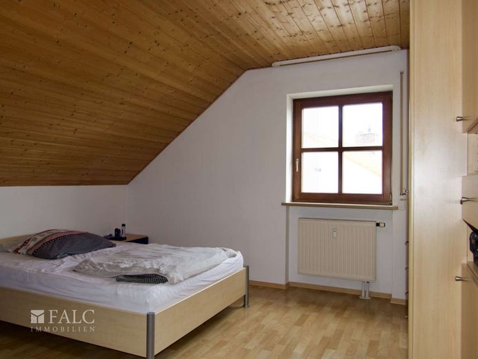 Einfach Mehr: Top gepflegte 2-Zimmer-Wohnung, EBK &amp; TG inklusive. Ruhige Wohnlage in 93333 Neustadt. – Schlafzimmer