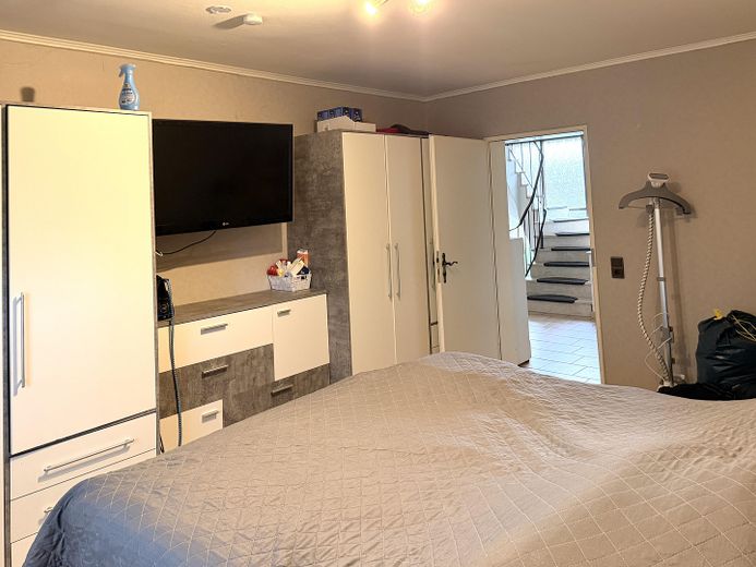 PRIVO DI PROVVIGIONE - casa unifamiliare indipendente in posizione migliore – abitare con giardino su attraente terreno d’angolo – Ein Schlaf- oder Arbeitszimmer