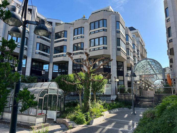 Wilhelmstraße üzerinde, Kurhaus yakınında, en iyi merkezi konumda temsili ofis, muayenehane veya daire – Hinteransicht