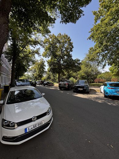 Luminoso appartamento di 3 locali con ascensore, nuova cucina componibile e bagno rinnovato – Ruhige grüne Wohnstraße