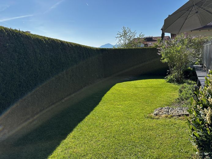 Modernes Einfamilienhaus mit freiem See- und Bergblick Nähe  Prien – Garten