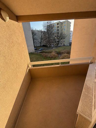 Perfekt geschnittene und zentrale Wohnung in bester Lage – Balkon