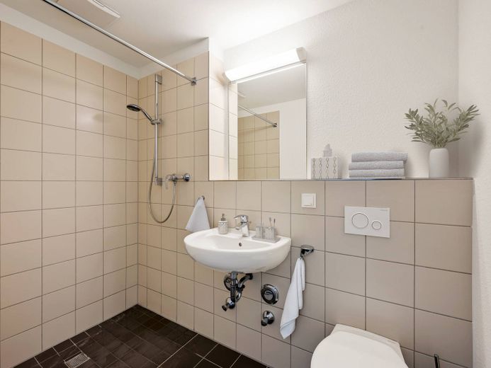 FOCUS HOMES: Atrakcyjne mieszkanie 1-pokojowe – Badezimmer