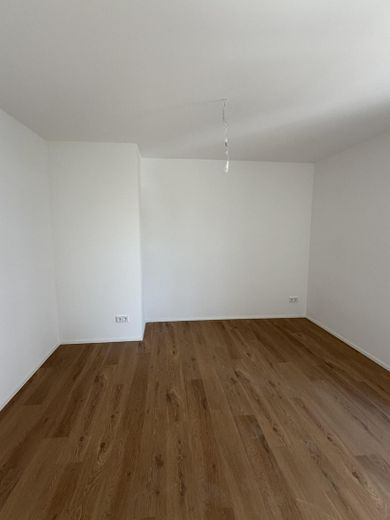 Erstbezug Kernsaniert | Helle 2-Zimmer Wohnung mit Balkon in München-Giesing – Schlafzimmer Ansicht 1