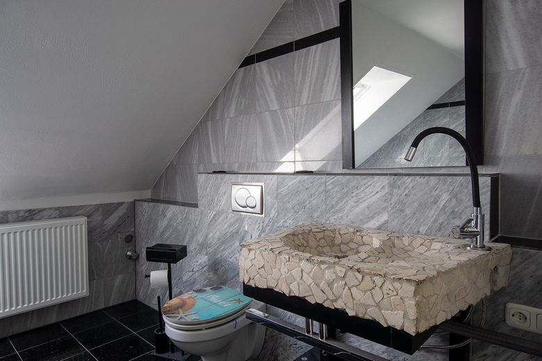 Exklusive Dachgeschosswohnung mit Dachterrasse, Empore und Altbaucharme – Foto 21