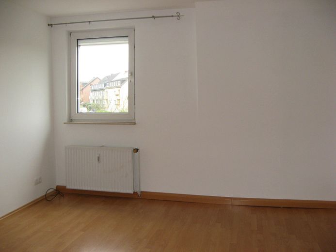 Charmante Altbauwohnung mit Garten im Herzen der Stadt – Kinderzimmer