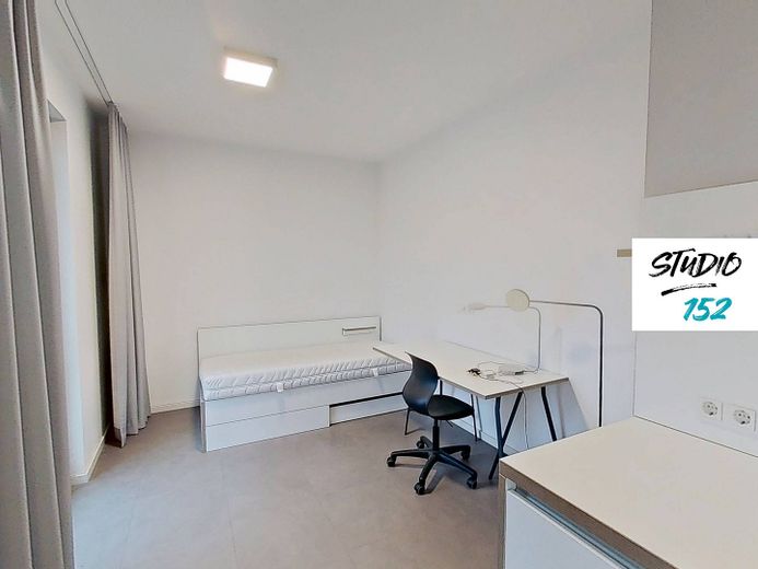 TYLKO DLA STUDENTÓW: Studio 152 – w pełni wyposażone studio w sercu Wiesbaden z aneksem kuchennym, CZYNSZEM ALL-IN, I WIELE WIĘCEJ. – Ansicht II: Wohn- und Schlafz…