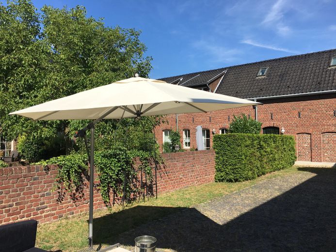Amplia propiedad en Pulheim, sin comisión – Innenhof