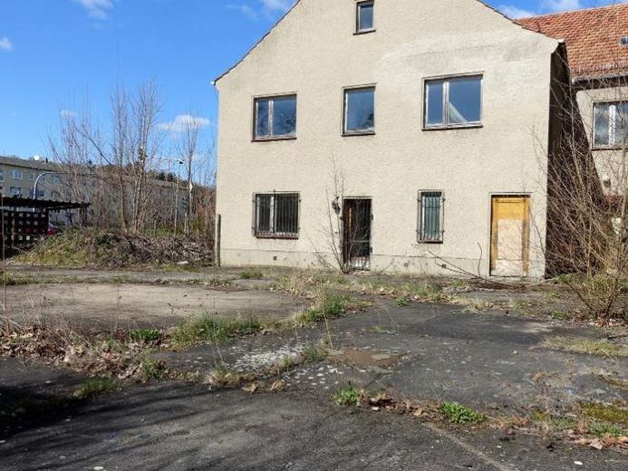 1400 m² di superficie utile – Ampio potenziale di sviluppo nel centro di Luckau – Foto 1