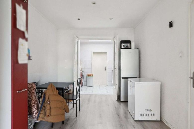 Komplett vermietetes Mehrfamilienhaus mit Gewerbe, 7 Garagen und Garten – Esszimmer 1.OG zur Küche