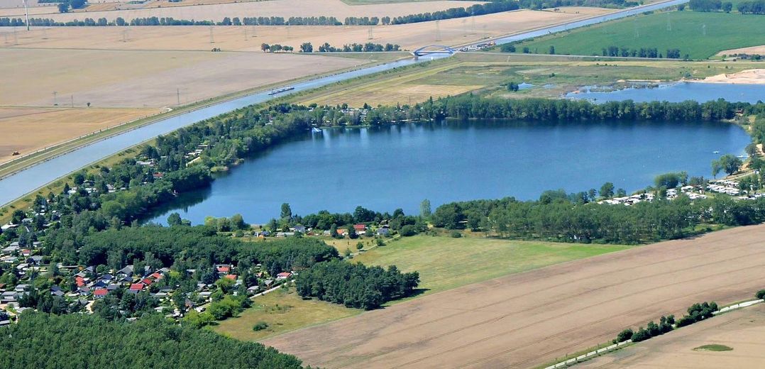 Модернізований бунгало на приватній земельній ділянці біля озера Єрслебер — тихе місце з доступом до озера – Фотографія 2