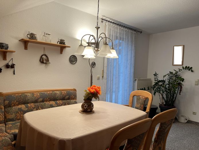 Helle 2-Zimmer Dachgeschosswohnung in Großenseebach mit großem Balkon - BITTE KEINE MAKLERANFRAGEN – Essbereich