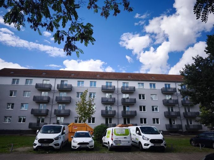 Erdgeschosswohnung im voll sanierten Wohnblock- mit Stellplatzmöglichkeit! – Foto 1