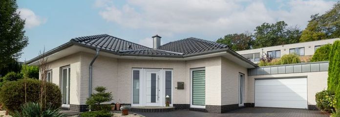 Bungalow in Damme – Stylish Living with Fireplace, Garden, Covered Terrace and Double Garage
