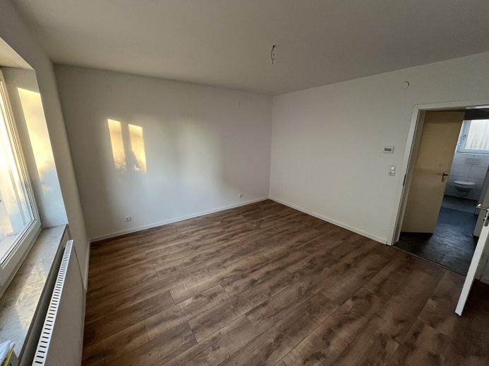 Hochwertig renoviertes Zweifamilienhaus – Schlafzimmer