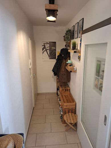 2 Zimmer Wohnung PAF 2 Minuten ins Zentrum – Flur