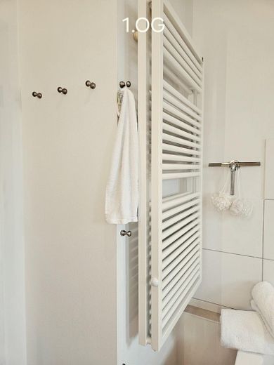 Top gepflegtes Haus*traumhafter Garten*zentrumsnah & naturverbundener Stadtteil Köln*3 Wohnkonzepte – 1.OG BZ Handtuchtrockner