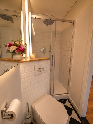 Keine Provision, Südbalkon/Südgarten, energetisch topsanierte Stadtvilla, Villenkolonie Pasing I – Gästebad_Dusche_Obergeschoss