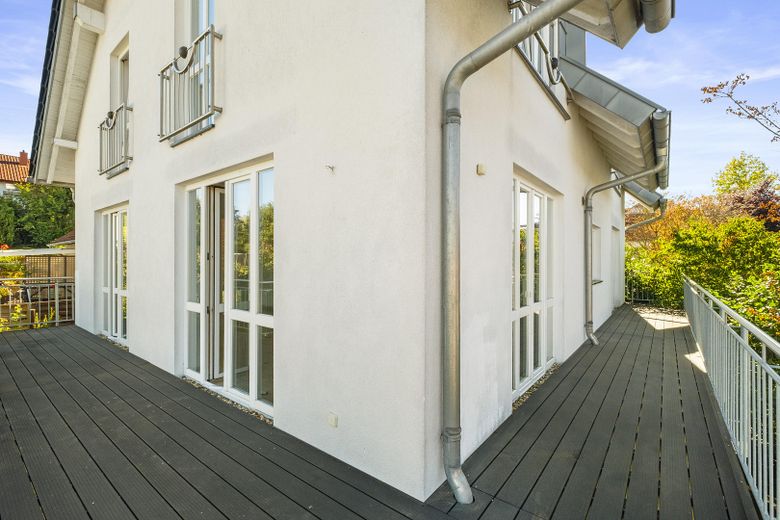 Casa familiare di 239 m² con piano giardino flessibile – senza provvigione – Balkon