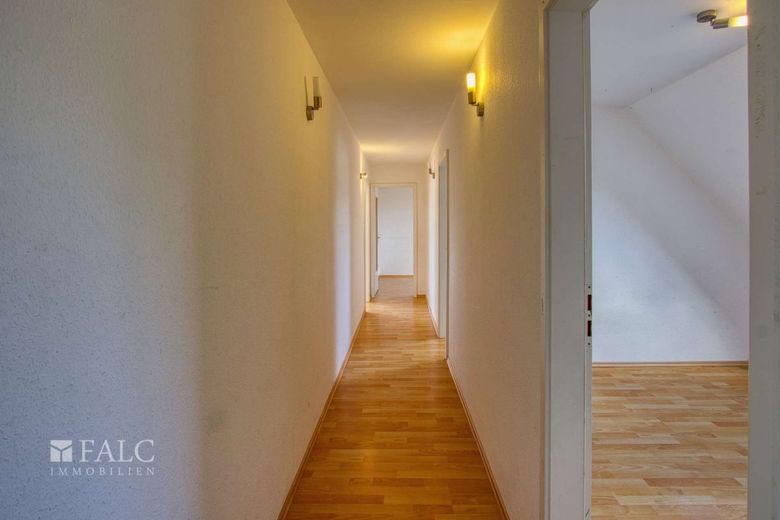 Zusammen leben - getrennt wohnen: Bauernhaus mit zwei Wohneinheiten – WE I OG Flur